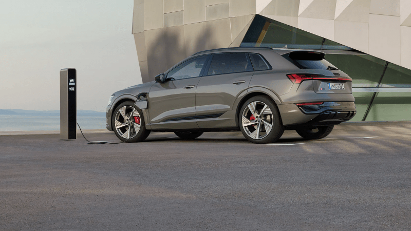 Audi Q8 e-tron: il crossover elettrico di lusso pronto a conquistare le strade