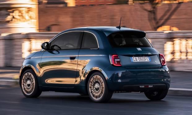 Nuova Fiat 500 Elettrica fra le candidate al premio Auto dell’Anno 2021. Cosa aspetti Noleggiala e guida il Futuro con Rentall!