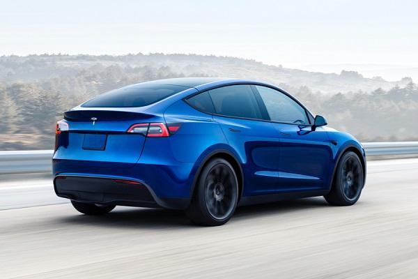 Tesla Model Y provala subito con il noleggio a lungo termine gREeNTALL! Anche senza anticipo!