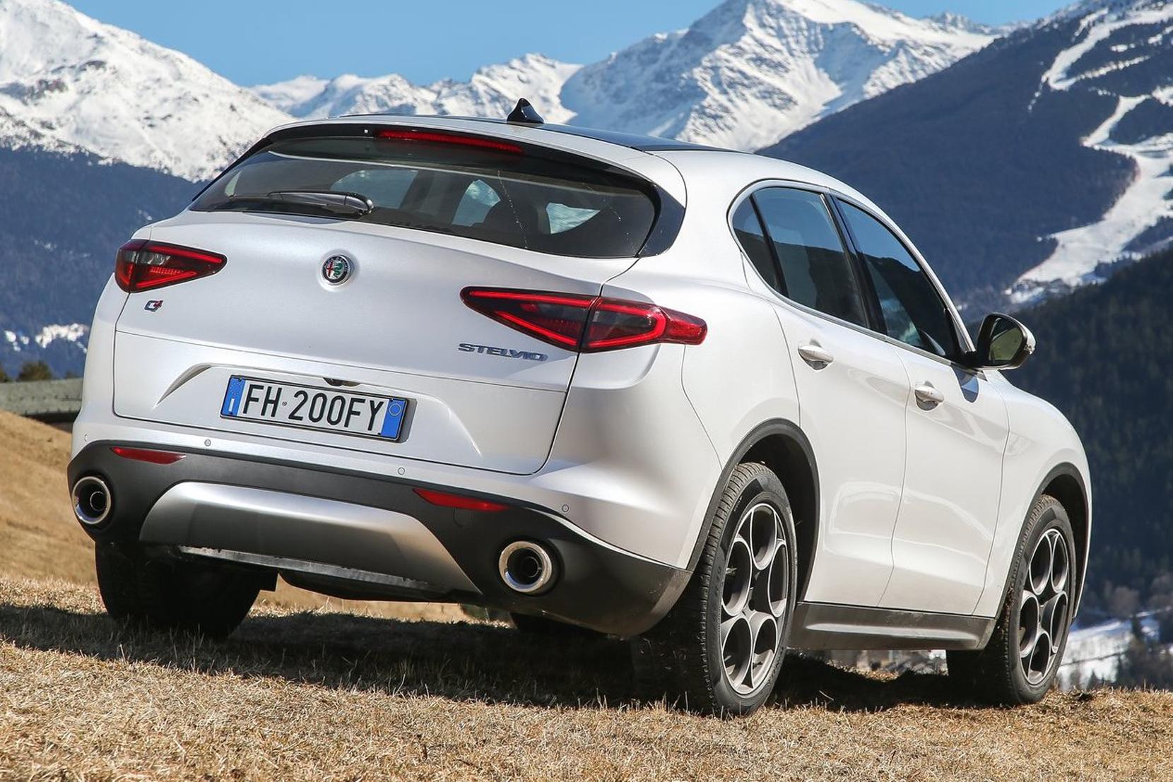 Nuova Stelvio 2019: trazione posteriore e un futuro da ibrida